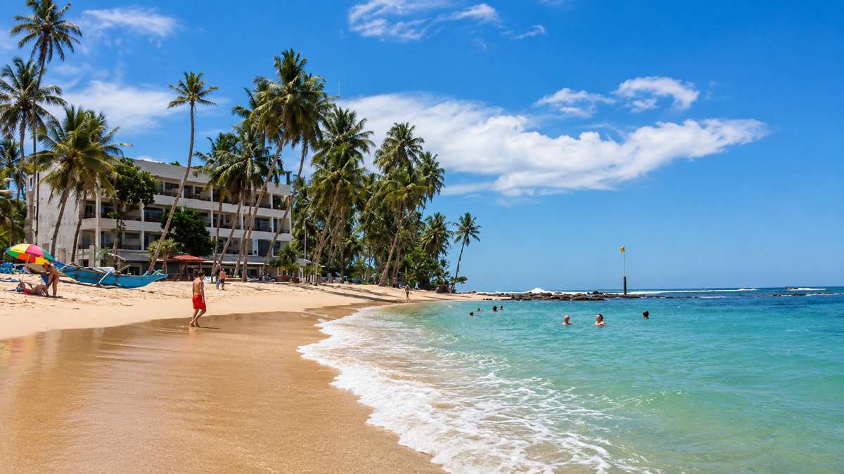 Golden sand and turquoise water in front of Cool Beach Hotel